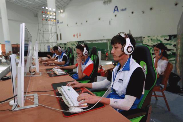 动漫嘉年华!咬人猫、小梦、二鬼、祈inory、WCS世界冠军陪你燃爆海口!