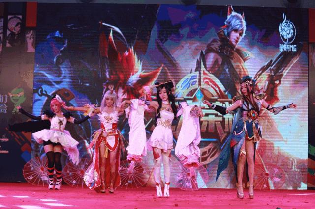 动漫嘉年华!咬人猫、小梦、二鬼、祈inory、WCS世界冠军陪你燃爆海口!