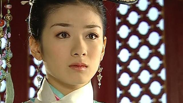 《还珠格格3》中小燕子为什么不再讨喜?这个锅黄奕不背