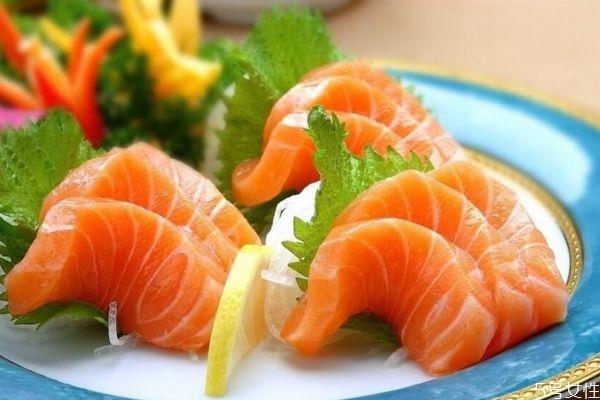 三文鱼的鱼刺多吗 三文鱼应该怎么吃呢 三文鱼的鱼刺多吗 三文鱼应该怎么吃呢