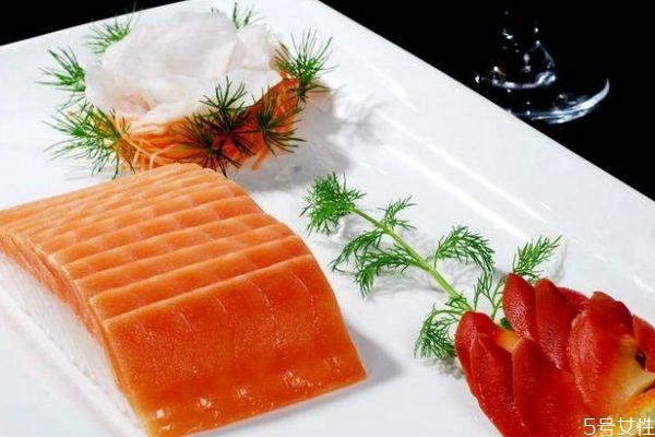 三文鱼的鱼刺多吗 三文鱼应该怎么吃呢 三文鱼的鱼刺多吗 三文鱼应该怎么吃呢