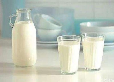 ​鲜牛奶变成豆花状能喝吗 鲜牛奶结块了像豆腐脑