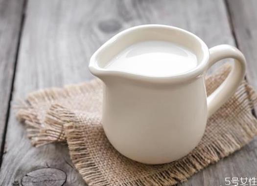 鲜牛奶变成豆花状能喝吗 鲜牛奶结块了像豆腐脑 鲜牛奶变成豆花状能喝吗 鲜牛奶结块了像豆腐脑