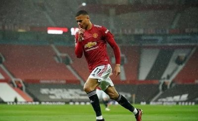 ​曼联1-2蓝狐送曼城夺冠!青木再创纪录,索帅将决定英超最终悬念