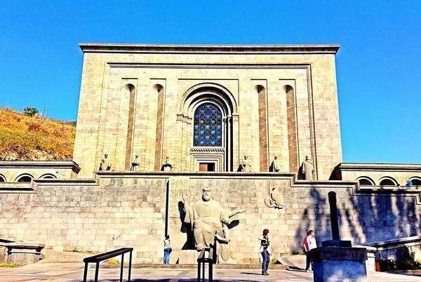 诺亚方舟最后停靠的地方, 亚美尼亚的千年神隐