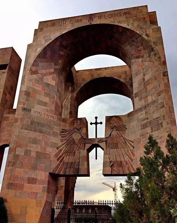 诺亚方舟最后停靠的地方, 亚美尼亚的千年神隐