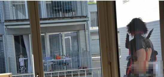 土豪宅男在家COS缠流子,被对面小学生发现,最怕空气突然安静