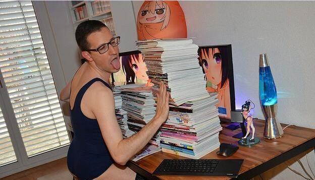 土豪宅男在家COS缠流子,被对面小学生发现,最怕空气突然安静