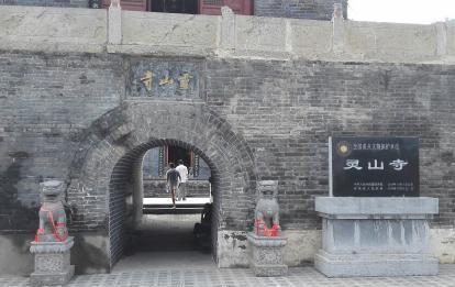 我国最“奇特”的寺庙,和尚与尼姑同吃同住,网友:不合规矩吧?