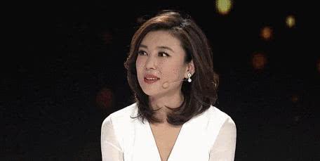 她是央视最美主持人,婚后生活很是幸福,如今40岁依然很美