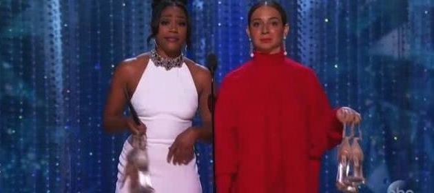 奥斯卡最出风头人物：水形物语男主“鱼人”现身、全程