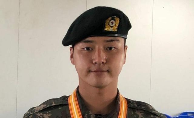 梁世宗入伍近照引争议，从李敏镐到池昌旭，韩星入伍都易发福？