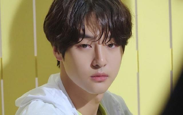 梁世宗入伍近照引争议，从李敏镐到池昌旭，韩星入伍都易发福？