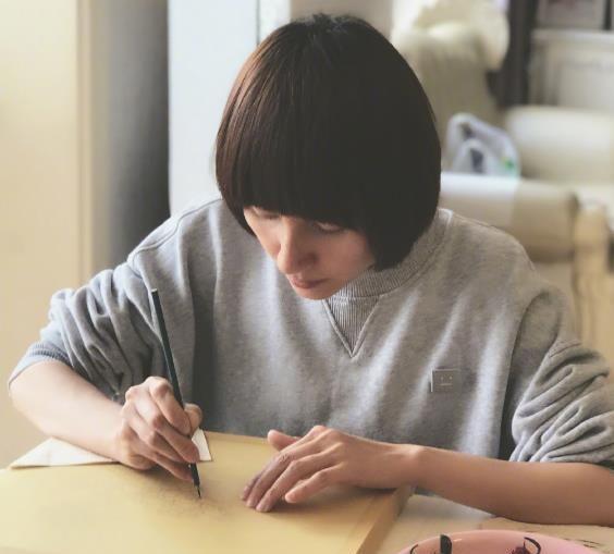 翻车｜江一燕拿建筑大奖遭群嘲，虚伪人设早被黄渤一语揭穿