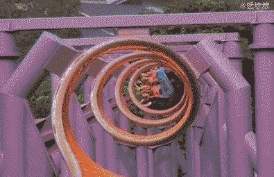 最害怕的事发生了!游乐设施安全锁扣脱落 男子高空被甩飞坠亡