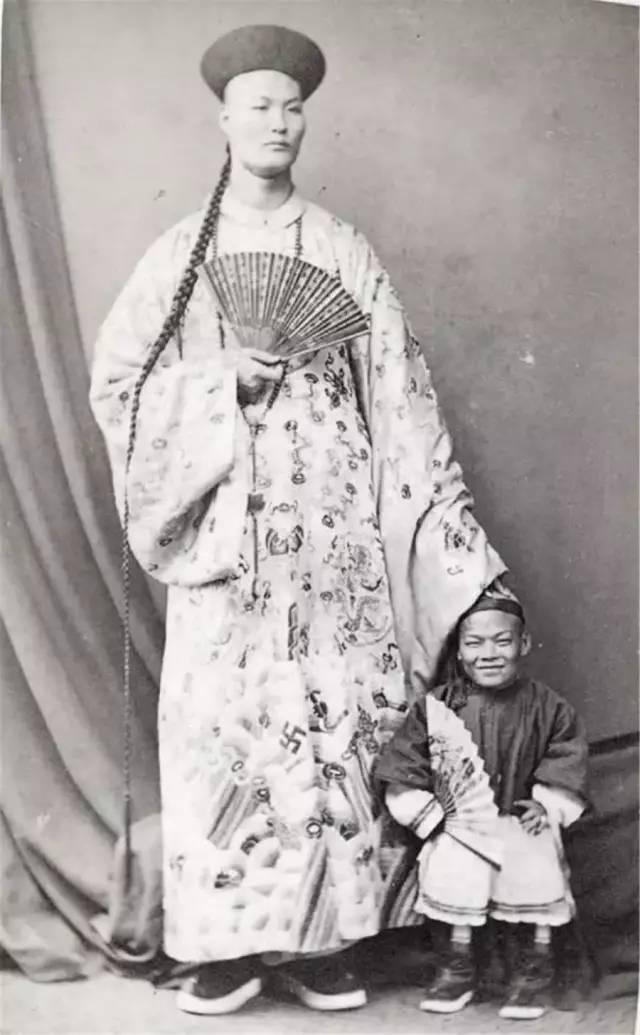 我国最高的人是谁?比姚明高近1米,会8国语言,却被当小丑围观