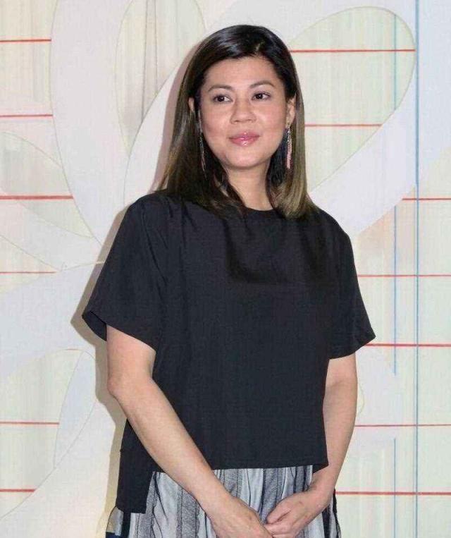 她是TVB最受争议的女星,出道就演绝色,她的经典至今无人超越