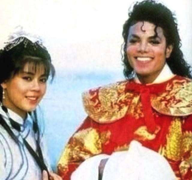 她是TVB最受争议的女星,出道就演绝色,她的经典至今无人超越