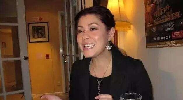 她是TVB最受争议的女星,出道就演绝色,她的经典至今无人超越