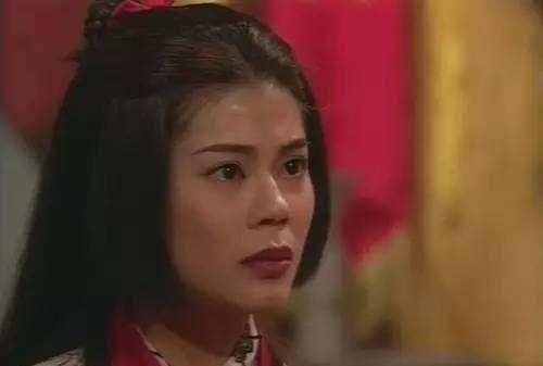 她是TVB最受争议的女星,出道就演绝色,她的经典至今无人超越