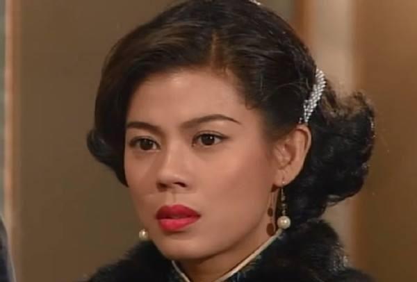 她是TVB最受争议的女星,出道就演绝色,她的经典至今无人超越