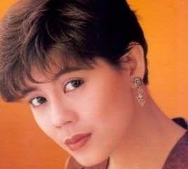 她是TVB最受争议的女星,出道就演绝色,她的经典至今无人超越