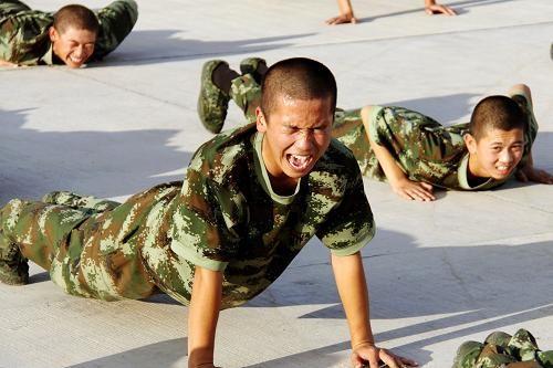 新兵最痛苦三个月集训,训练科目都在这了,看看你们受得了几个