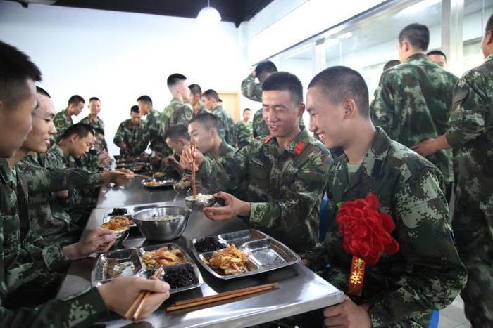 新兵最痛苦三个月集训,训练科目都在这了,看看你们受得了几个