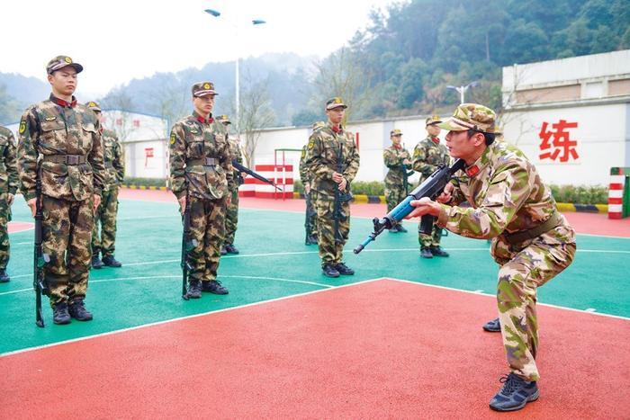 新兵最痛苦三个月集训,训练科目都在这了,看看你们受得了几个