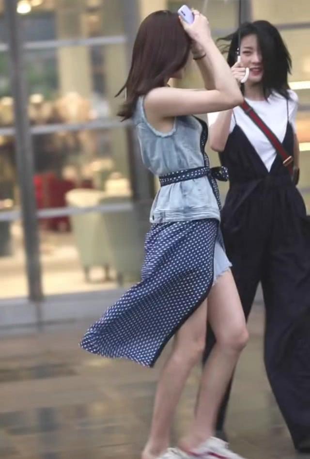 最近莫名火了一款“海草装”,这位姐大胆尝试,效果简直不想看!