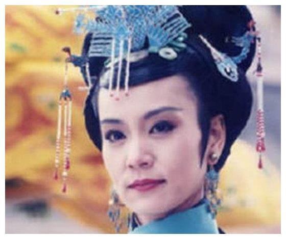 怀旧经典琼瑶剧《新月格格》，最毁三观的忘年恋