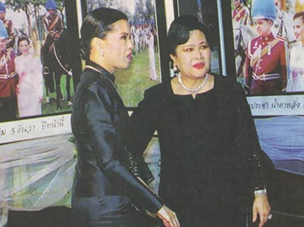 泰国王室最伤感一幕！53岁长公主中年丧子，轻抚棺椁不愿下葬
