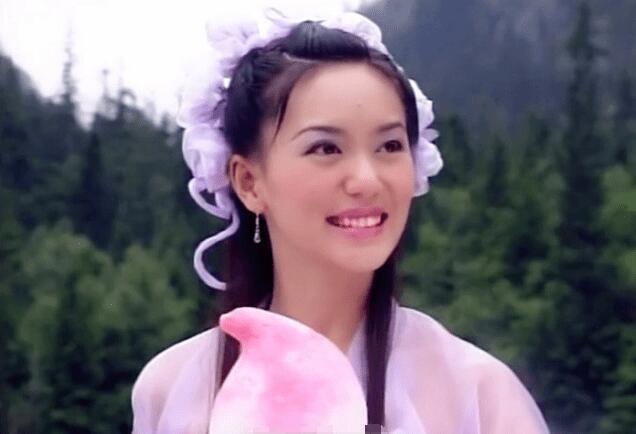 最美“殷素素”郭妃丽，嫁大10岁澳洲富豪老公，今47岁冻龄如少女