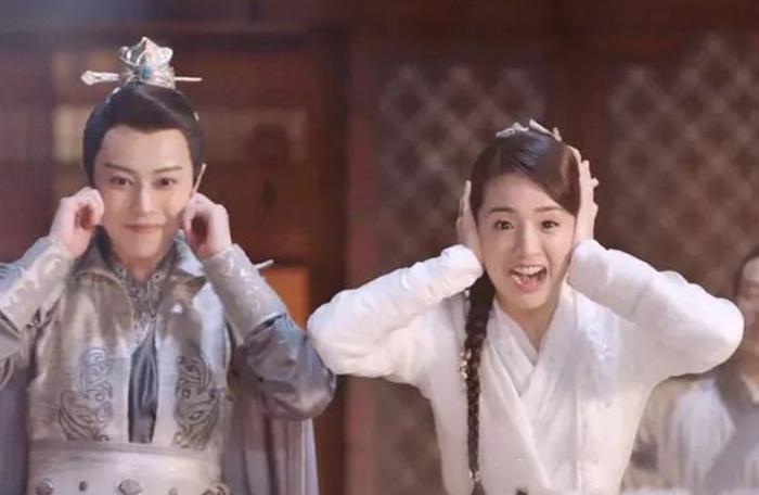 《花不弃》消失了10集的莫若菲再次上线,和青儿有感情线?