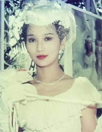 赵雅芝小儿子近照曝光,逆天高颜值,网友:简直是“男版赵雅芝”