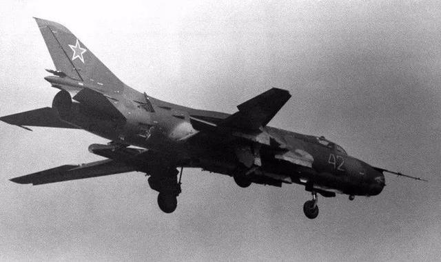 说说邻居家的“装配匠”——苏-22战机