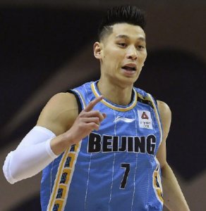 ​林书豪抵达广州被热捧，全明星有两任务，冲MVP最大对手非阿联