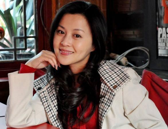 她因长相太丑，却一直被骂大坏蛋，老婆却是还珠格格中最美的她