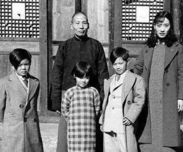 民国最美“地主婆”：14岁风光嫁大地主，晚年寒冬腊月冻死街头