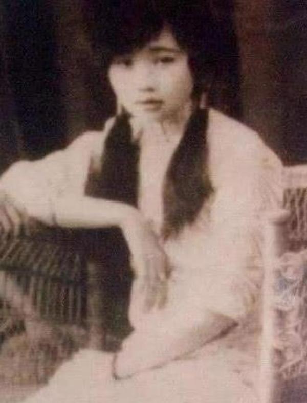 民国最美“地主婆”：14岁风光嫁大地主，晚年寒冬腊月冻死街头