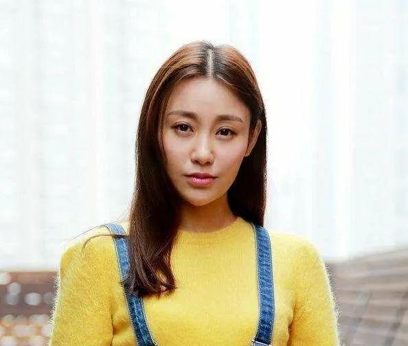 她22岁嫁个可以当爹的男星,7年败光家产,千万“卖”孩子抚养权