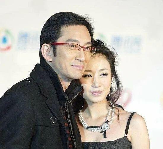 她22岁嫁个可以当爹的男星,7年败光家产,千万“卖”孩子抚养权