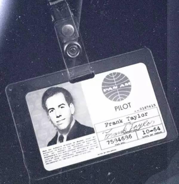 他是冒牌飞行员，免费坐五年飞机行骗26国，收了多名空姐做红颜