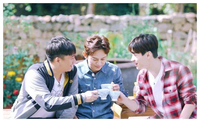 王嘉尔回归《拜托了冰箱》,刘宪华遭网友嫌弃,明星靠品行拉差距