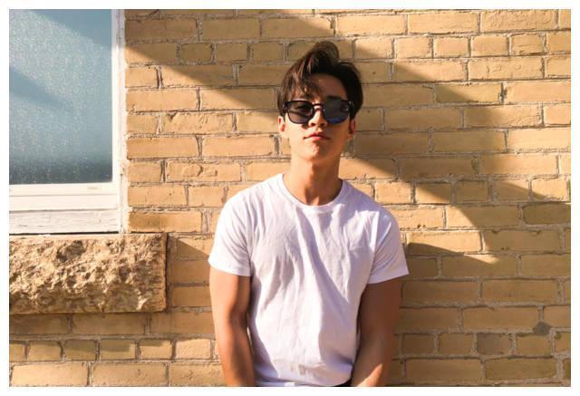 王嘉尔回归《拜托了冰箱》,刘宪华遭网友嫌弃,明星靠品行拉差距