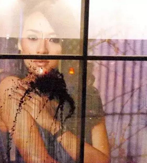 周迅签约新人来头不小,被京城名媛“手撕”,与窦靖童关系不一般