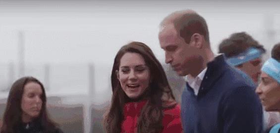 她出身平民，从贫穷家庭走进上流社会，被称全球最耀眼的英国王妃