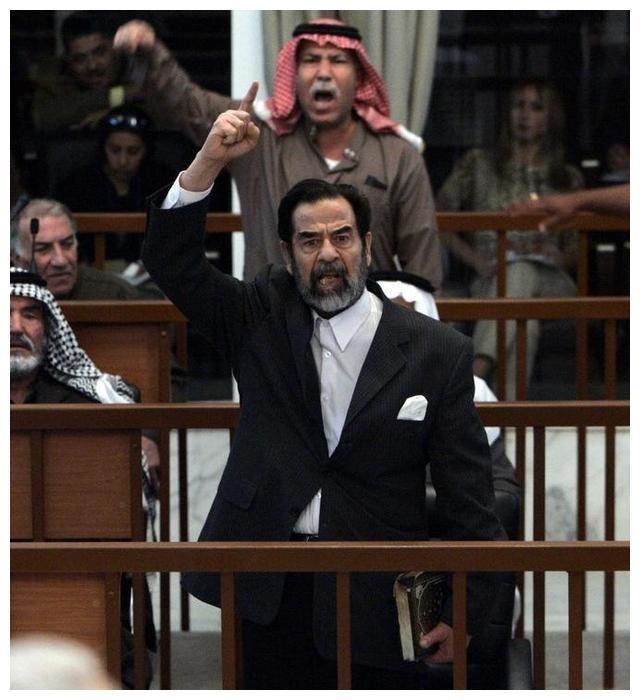 老照片直击萨达姆最后藏身地：容纳一人的地洞，图9被绞死全过程