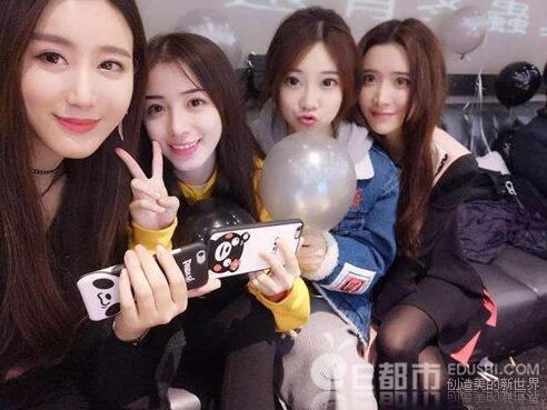 周二珂跳槽重回斗鱼,熊猫直播天价也留不住,电竞田馥甄强势回归