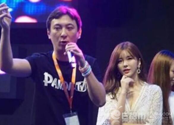 周二珂跳槽重回斗鱼,熊猫直播天价也留不住,电竞田馥甄强势回归